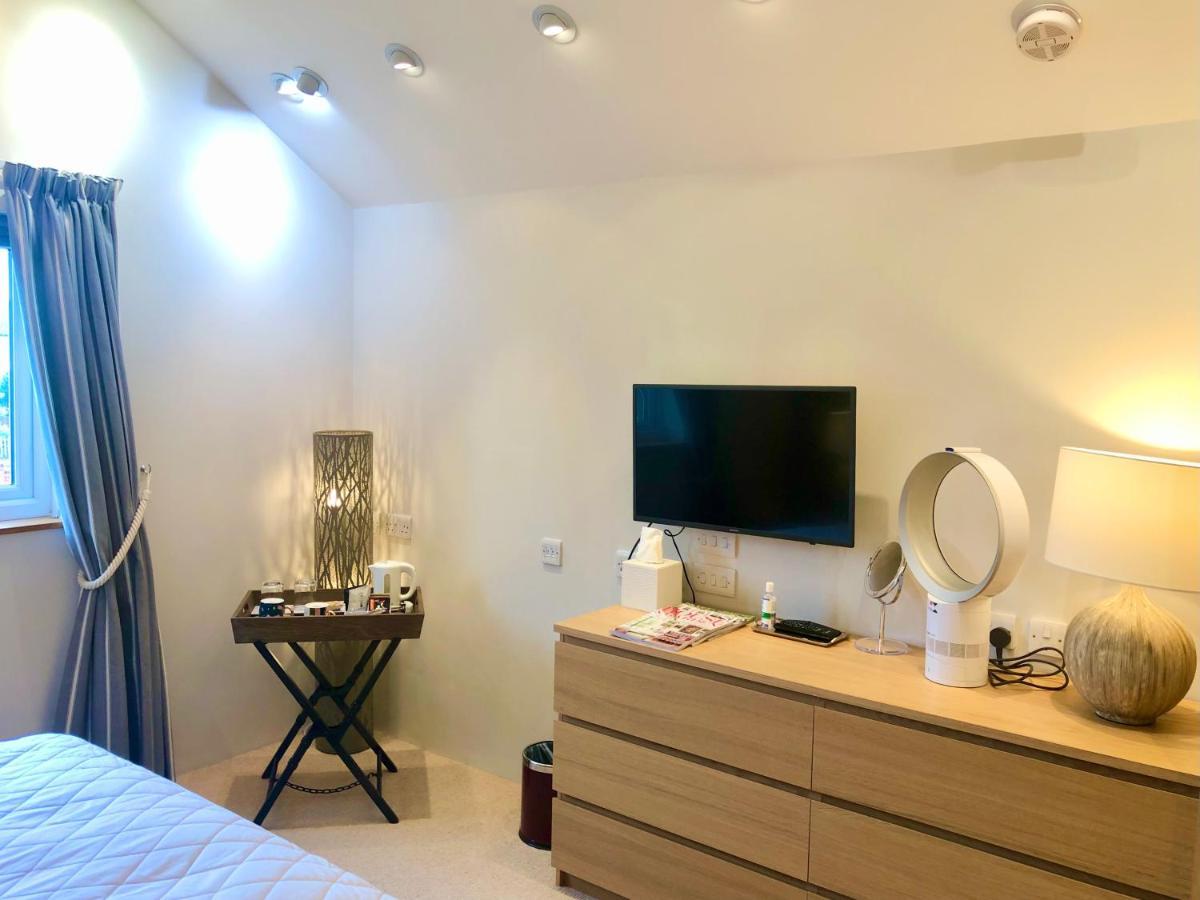 Laurels Bed & Breakfast Felsted Екстериор снимка