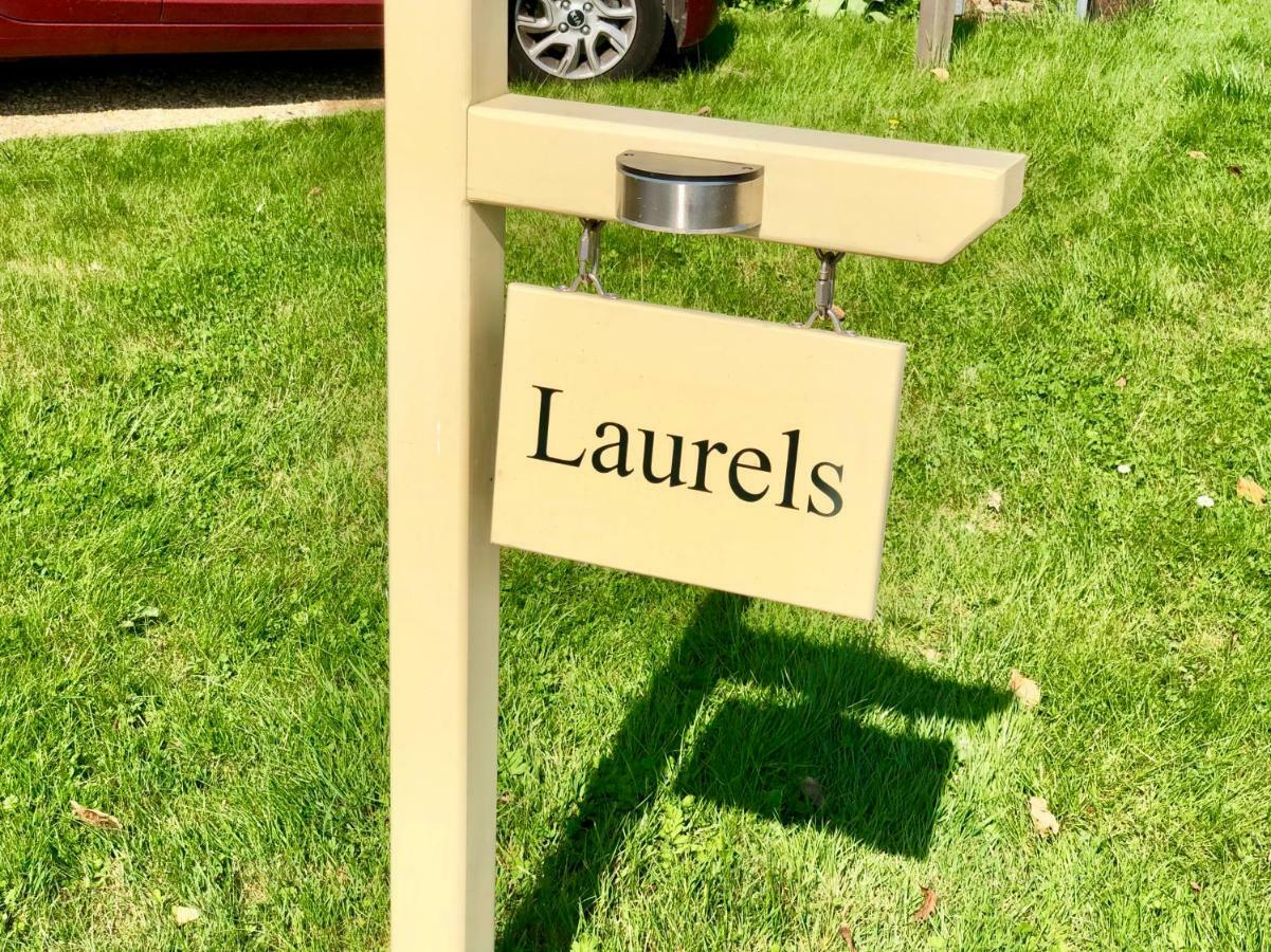 Laurels Bed & Breakfast Felsted Екстериор снимка